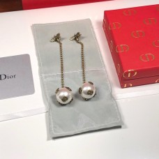 Edycja limitowana Christian Dior Wisiorek z białej perły w kształcie kuli Kolczyki z żółtego złota z diamentami i pszczołami