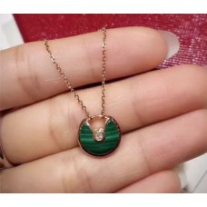 Naszyjnik Amulette de Cartier z malachitu i diamentów w żółtym złocie, białym złocie i różowym złocie