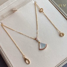 Naszyjnik Bvlgari Divas Dream z masy perłowej z rubinami w kolorze różowego złota
