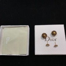 Kolczyki damskie Christian Dior Tribales z motywem kwiatowym i białymi perłami z żółtym mosiądzem, UK
