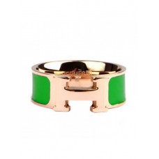 Pierścionek Hermes Enamel Clic H z 18-karatowego różowego złota z zielonymi dodatkami