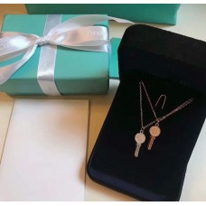 Wisiorek Tiffany Keys z okrągłym kluczem wysadzanym diamentami, naszyjnik z różą i srebrem, w kolorze różowego złota