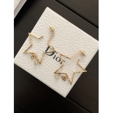 Kolczyki z wisiorkiem w kształcie gwiazdy Dior CD Letter White Crystal-Yellow Gold w sprzedaży w Malezji