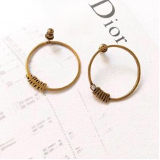 Kolczyki z logo Dior w kształcie koła z żółtego mosiądzu z wykończeniem diamentowym w Paryżu