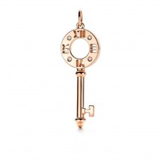 Naszyjnik z wisiorkiem Tiffany Keys Atlas z różowego złota z przebitym kluczem w stonowanej cenie w Wielkiej Brytanii