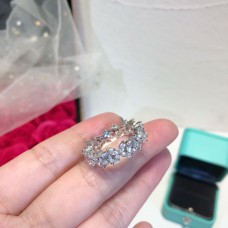 Pierścionek Tiffany Victoria z białego złota z naprzemiennymi diamentami dla kobiet