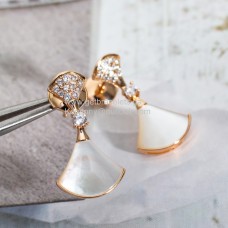 Kolczyki Bvlgari Divas Dream z masą perłową i diamentami w kolorze różowego złota