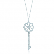 Naszyjnik z wisiorkiem Tiffany Keys Bloom w kształcie kwiatu z diamentami – recenzja dla kobiet w USA