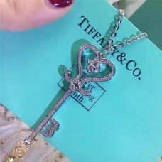 Naszyjnik z wisiorkiem w kształcie serca z wysadzanymi kryształami Tiffany Keys, słodka biżuteria, wyprzedaż