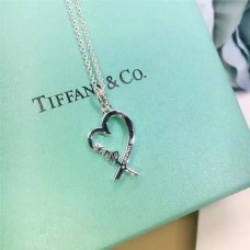 Naszyjnik z wisiorkiem w kształcie serca Tiffany Paloma Picasso z łańcuszkiem w kształcie listu miłosnego