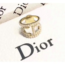 Pierścionek Dior z żółtego złota z motywem CD i białymi perłami na imprezę