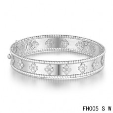 Bransoletka Van Cleef Arpels Perlee Clover z białego złota z diamentami – model mały