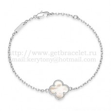 Bransoletka Van Cleef Arpels Sweet Alhambra z białego złota z białą masą perłową