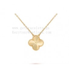 Wisiorek Van Cleef Arpels Sweet Alhambra z giloszem w żółtym złocie