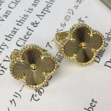 Kolczyki Van Cleef Arpels Alhambra z giloszem w żółtym złocie