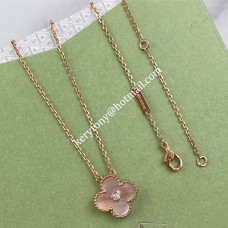 Naszyjnik Van Cleef Arpels Alhambra z różowego złota z różową masą perłową i diamentami