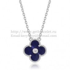 Wisiorek Van Cleef Arpels Alhambra z białego złota z kamieniem lapis lapis z masy perłowej i okrągłymi diamentami