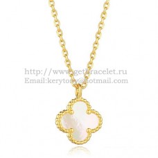 Wisiorek Van Cleef Arpels Sweet Alhambra z żółtego złota z białą masą perłową 9 mm
